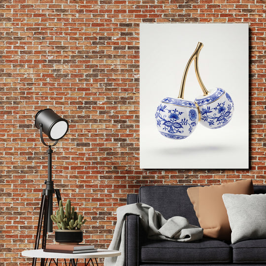 Motivační obraz na plátně s porcelánovými třešněmi v moderním obývacím pokoji s cihlovou zdí