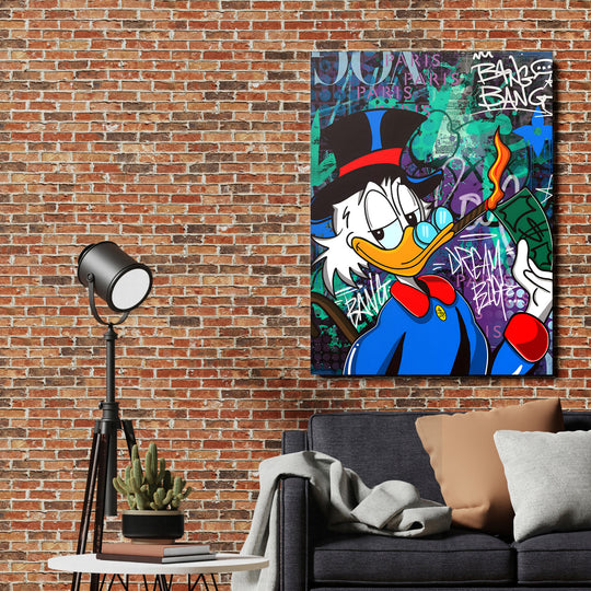 Pop art obraz na plátně se Skrblíkem, graffiti motivy peněz a nápisem BANG v moderním obýváku
