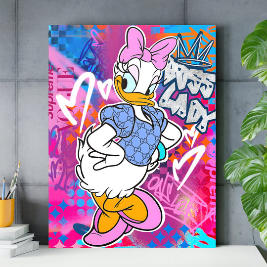 Motivační obraz Daisy Duck nad pracovním stolem.