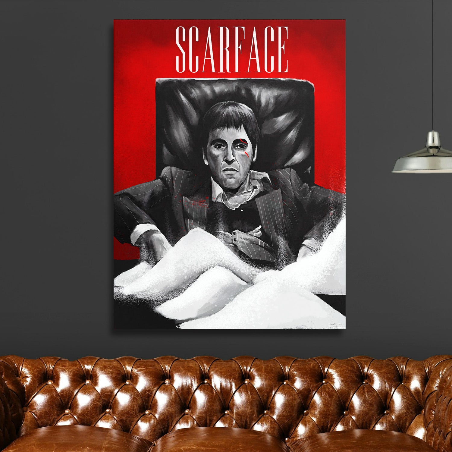 Lifestyle pop art obraz na plátně Scarface s bílým práškem nad hnědou koženou sedačkou