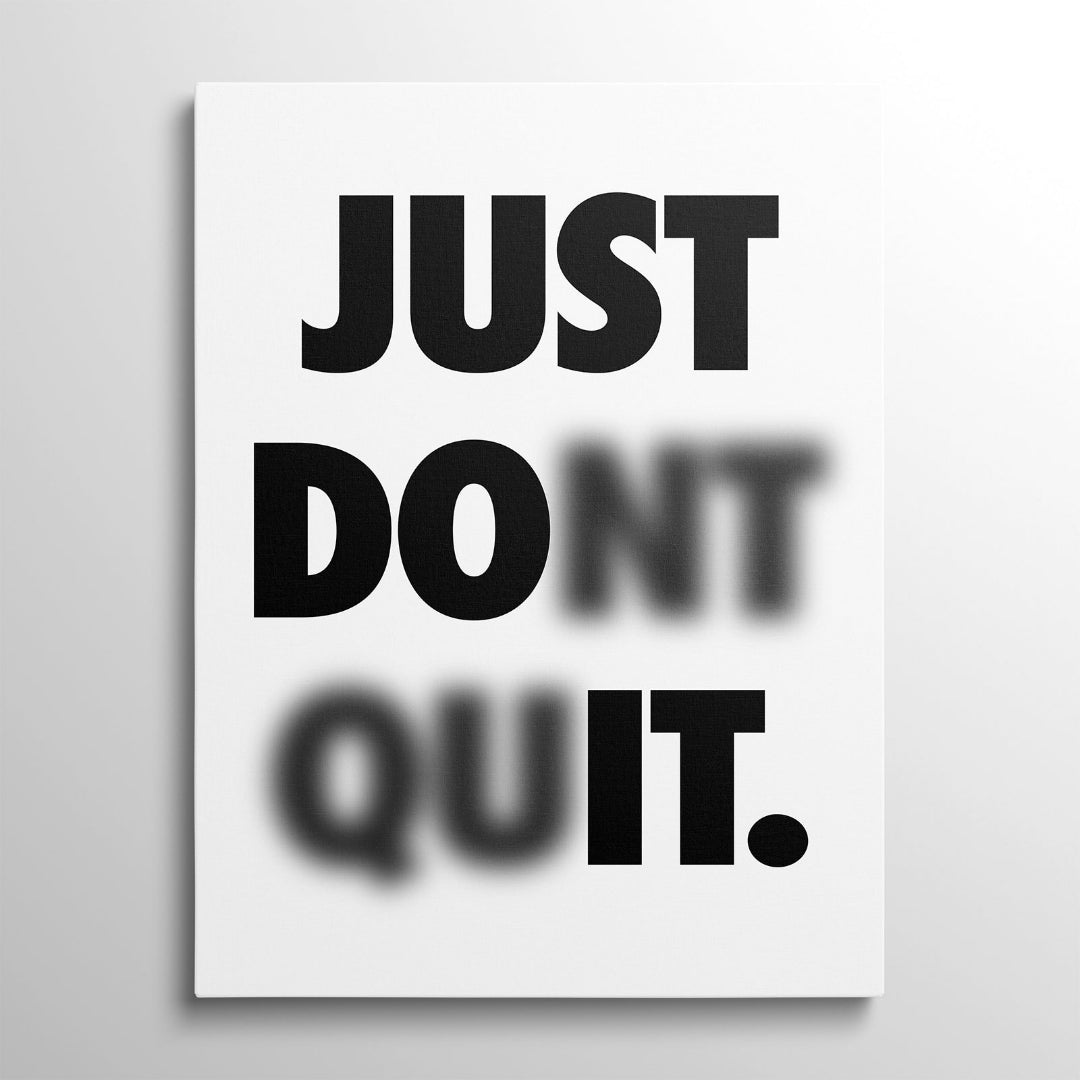Moderní motivační obraz na plátně s černobílým citátem v čistém minimalistickém designu, pohled zepředu