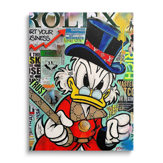 Luxusní pop art obraz na zeď s Kačerem Skrblíkem v koláži bankovek a log luxusních značek, obraz zepředu
