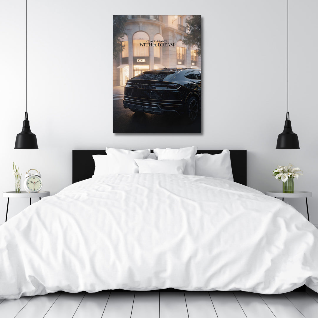 Motivační obraz na plátně: černé SUV před butikem Dior, citát It all starts with a dream v ložnici