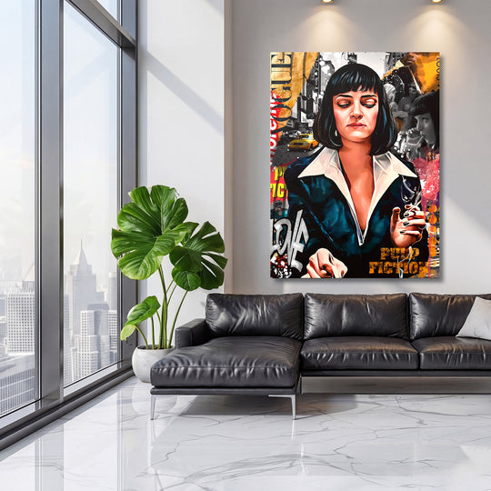 Pop art obraz na zeď do obýváku s filmovou koláží ženy u žlutého taxíku a sklenkou vína