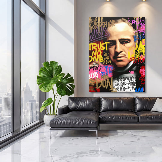Motivační pop art obraz na plátně s graffiti portrétem Kmotra a nápisem Trust No One v obývacím pokoji