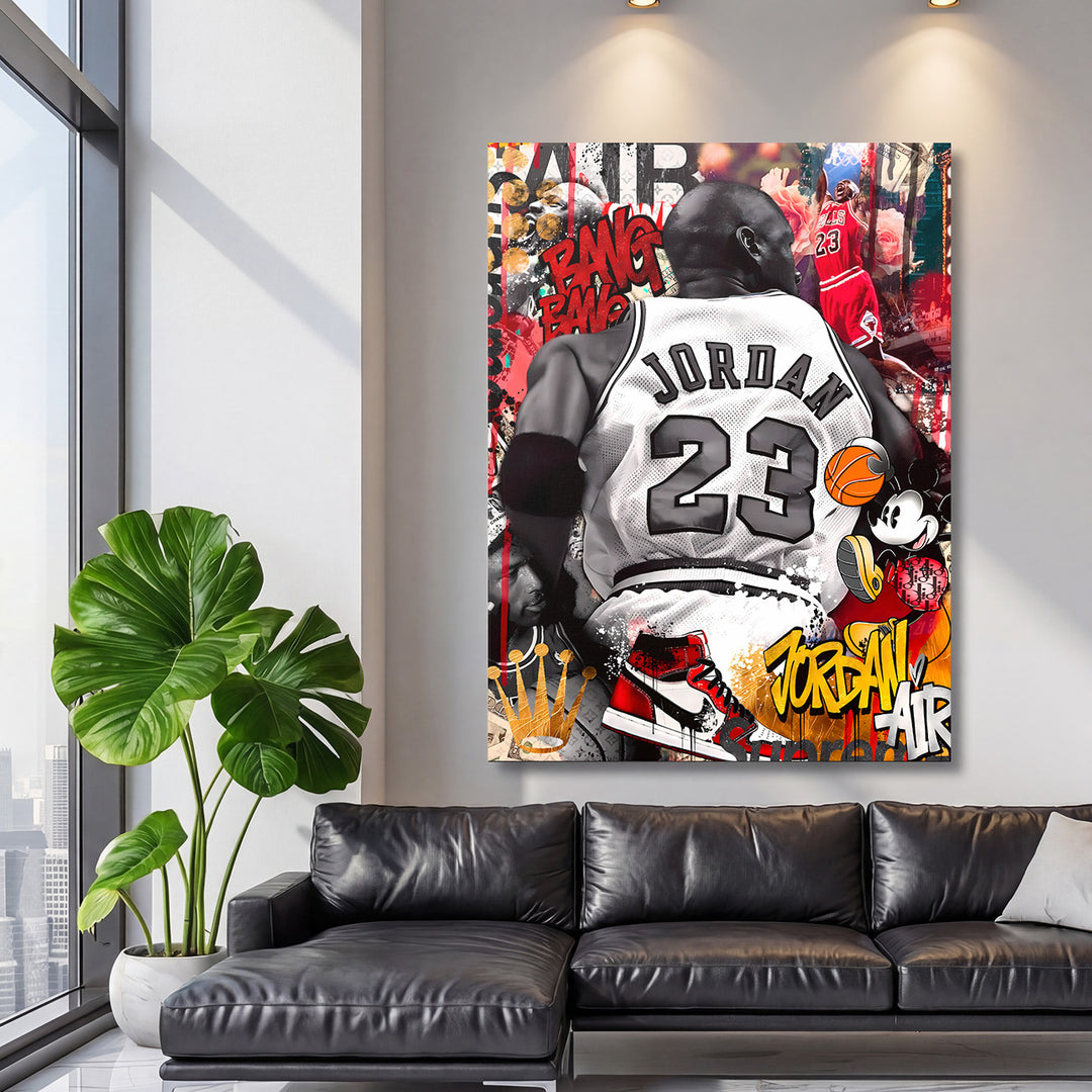 Motivační obraz na plátně s pop-art koláží Michaela Jordana, basketbalovou teniskou a graffiti v obývacím pokoji