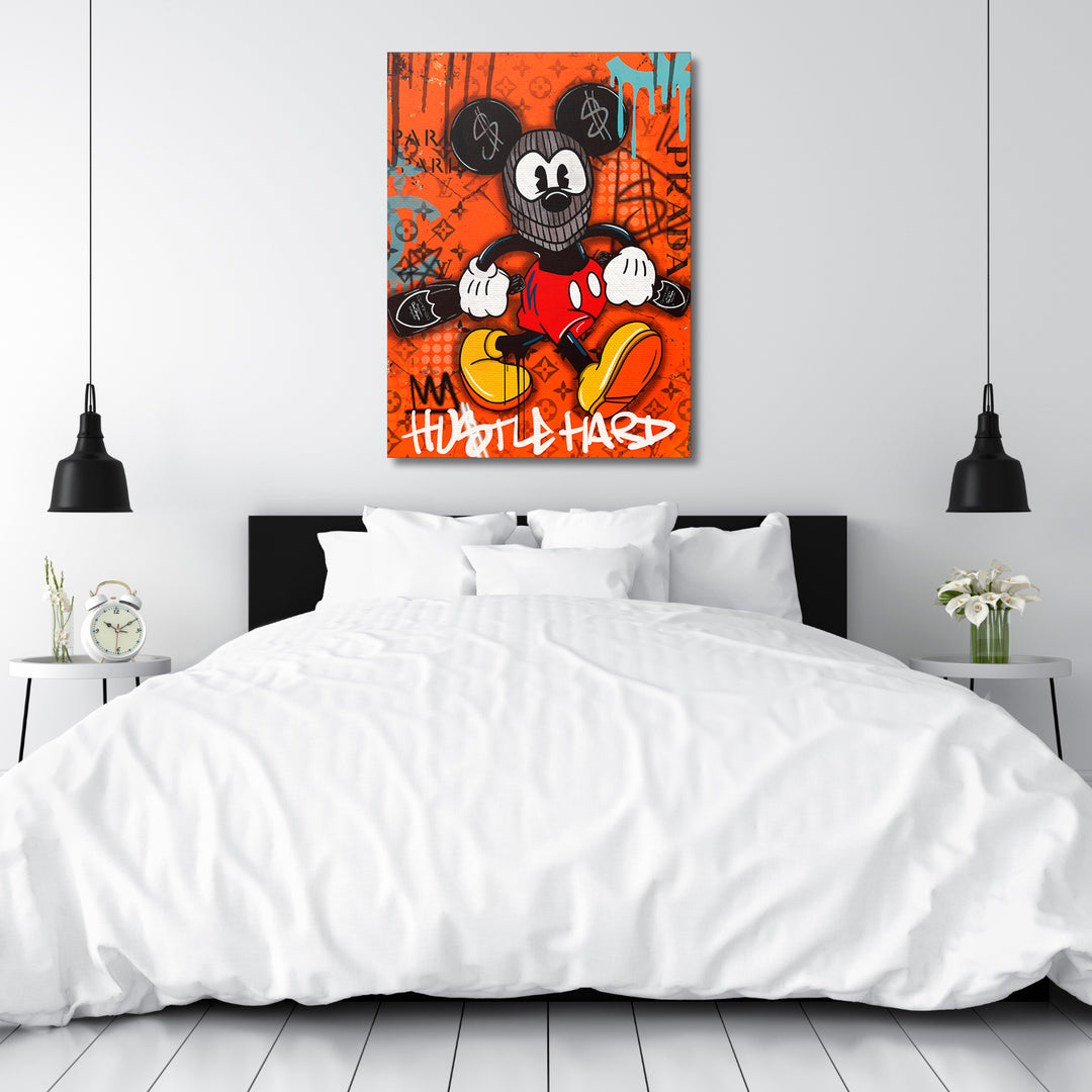 Motivační obraz Mickey Mouse · Hustle Hard – ukázka v interiéru.