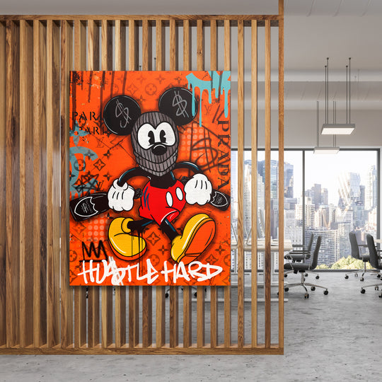 Motivační obraz Mickey Mouse · Hustle Hard – ukázka v interiéru.