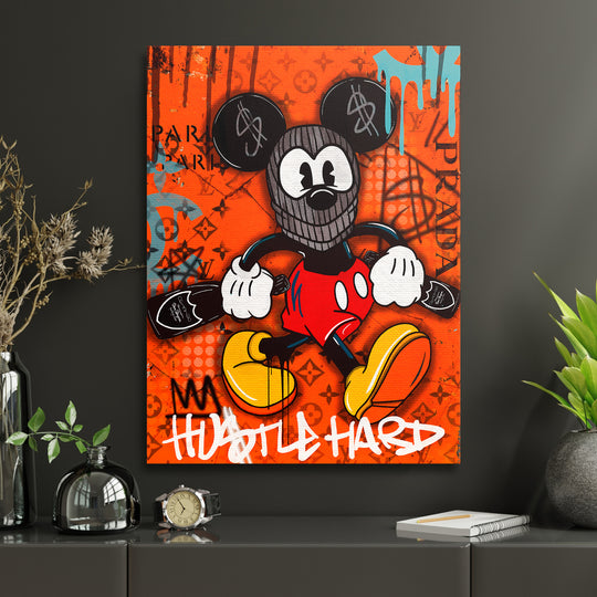 Motivační obraz Mickey Mouse · Hustle Hard – ukázka v interiéru.