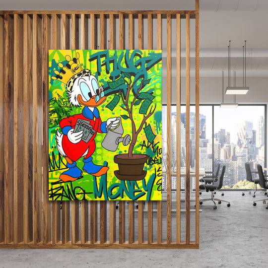 Pop art obraz kačera, který zalévá peníze na stromě v zeleném street art stylu v moderní kanceláři