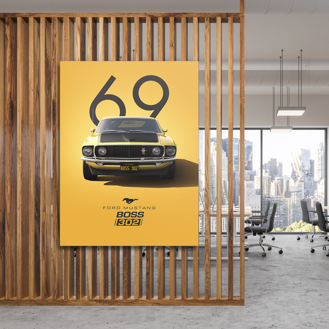 Motivační obraz na plátně se žlutým Fordem Mustang Boss 302 číslo 69 zavěšený v moderní kanceláři