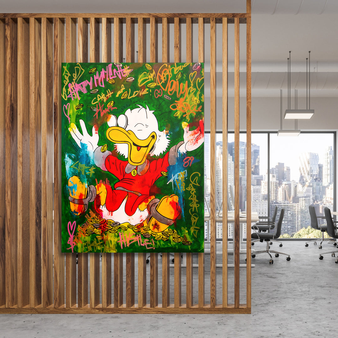 Pop art obraz do kanceláře s veselou kachnou v červeném kabátě a zlatými mincemi na graffiti pozadí