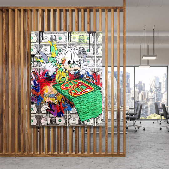 Motivační pop art obraz na zeď s Kačerem Skrblíkem na pozadí dolarových bankovek v kanceláři