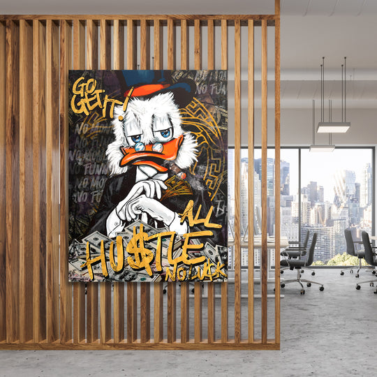 Pop art obraz na plátně s kačerem, penězi a motivačním graffiti citátem v moderní kanceláři