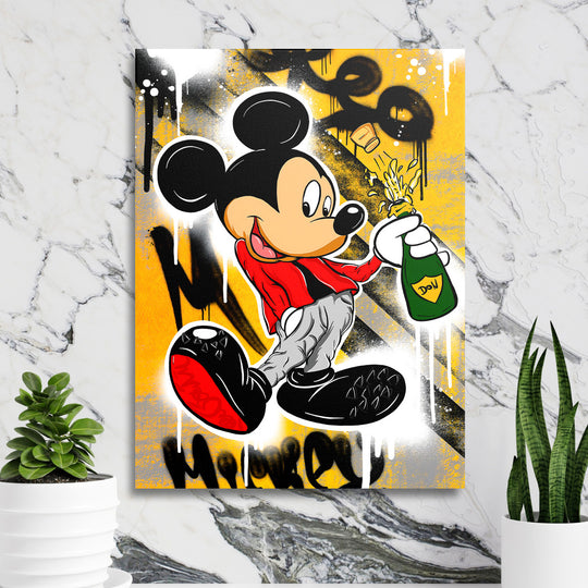 Pop art obraz Mickey Mouse s graffiti pozadím a vystřikujícím šampaňským jako motivační obraz do interiéru