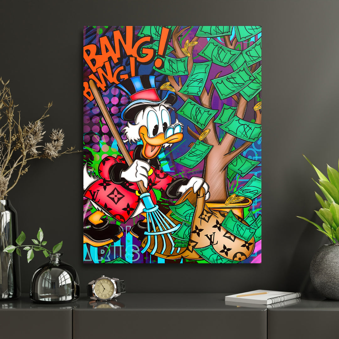 Pop art obraz na zeď s kachnou sklízající bankovky z penězového stromu v moderním interiéru
