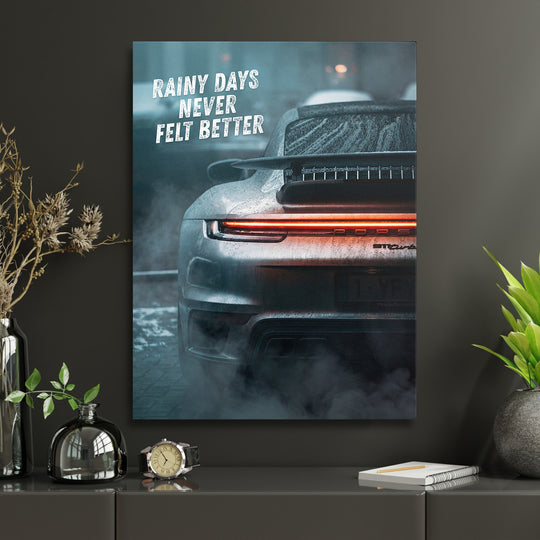 Motivační obraz na zeď do moderní pracovny, detail mokrého zadního světla Porsche s citátem o dešti