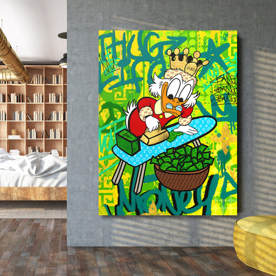 Motivační pop art obraz na plátně s Kačerem Skrblíkem, motivem peněz a graffiti v moderním interiéru