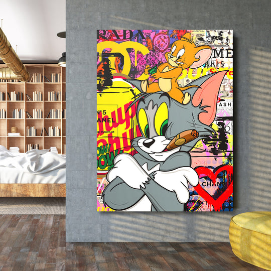 Pop art obraz na plátně s Tomem a Jerrym, motivy peněz a Chanel v moderním obývacím pokoji