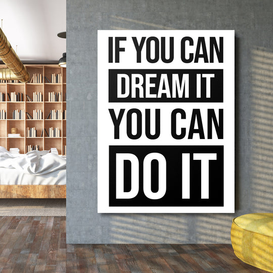 Motivační obraz na plátně s černobílým citátem IF YOU CAN DREAM IT YOU CAN DO IT v interiéru s knihovnou