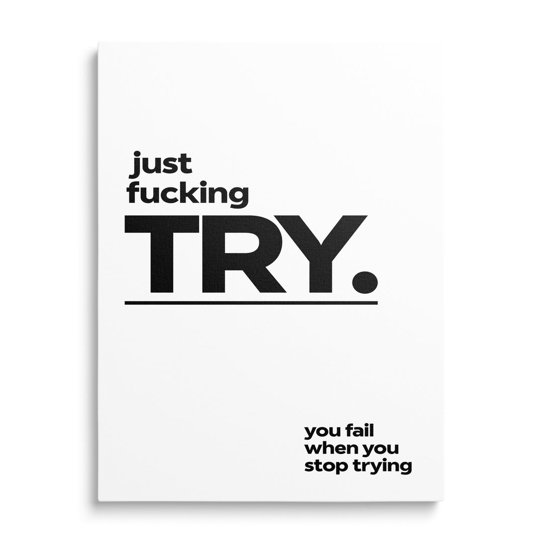 Černobílý motivační obraz na plátně s výrazným textem „just f**king TRY“ z čelního pohledu