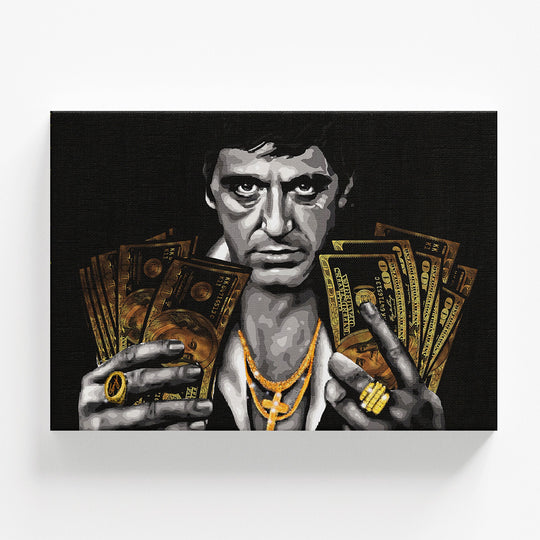 Pop art obraz gangstera v šedých tónech se zlatými dolary a šperky, moderní motivační obraz na zeď
