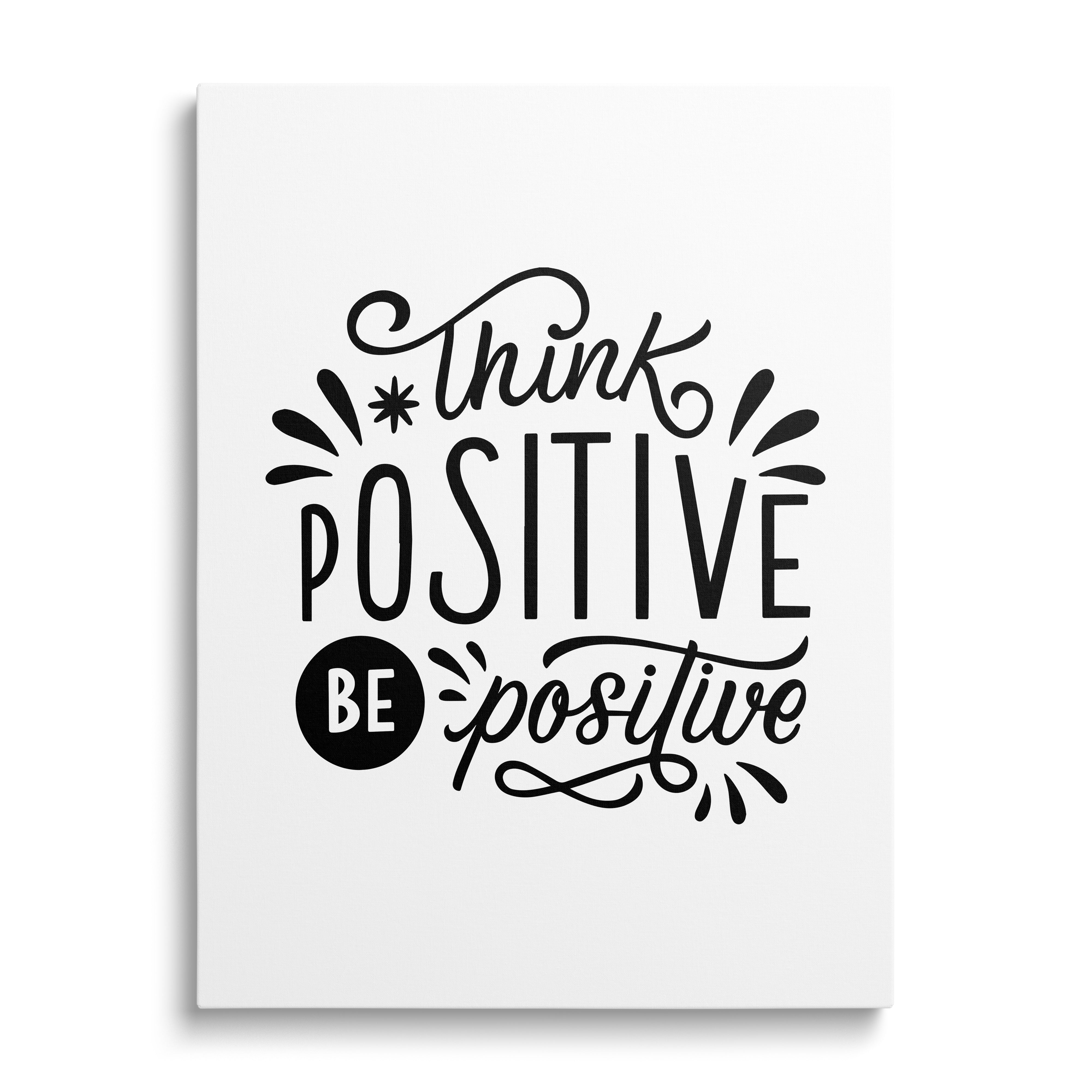 Motivační obraz na zeď s černobílým citátem „Think positive be positive“ v kaligrafii, pohled zepředu