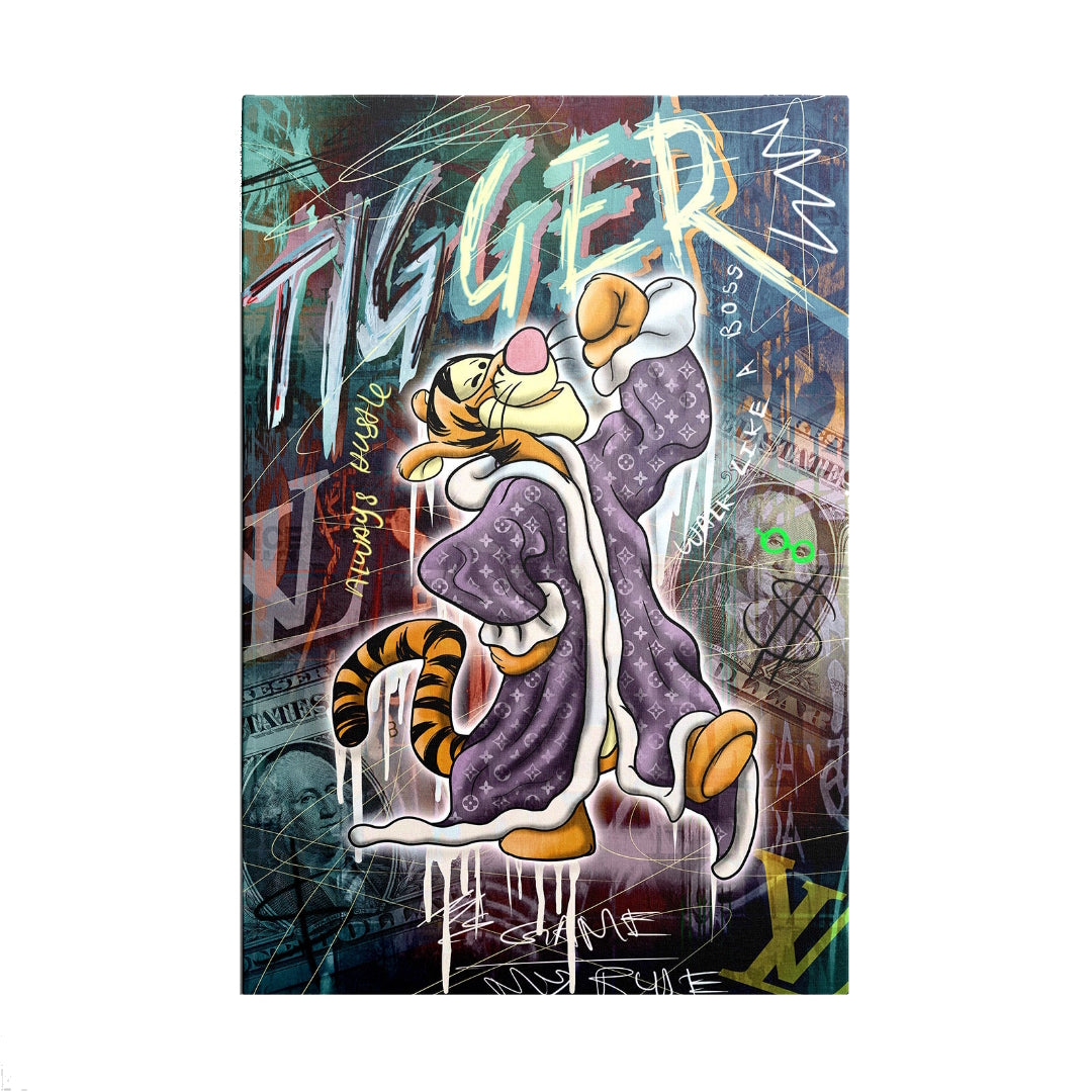 Pop art obraz na plátně s Tiggerem v luxusním fialovém kabátu a graffiti motivem peněz, obraz zepředu