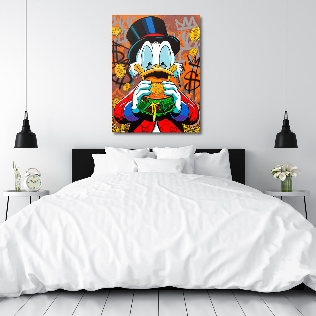 Motivační pop art obraz na zeď s Kačerem Skrblíkem pojídajícím burger z dolarových bankovek