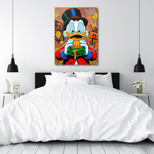 Motivační pop art obraz na zeď s Kačerem Skrblíkem pojídajícím burger z dolarových bankovek