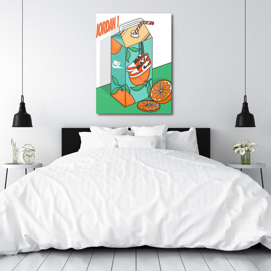 Pop art obraz na zeď do ložnice s teniskami Nike Jordan v kartonu pomerančového džusu nad postelí