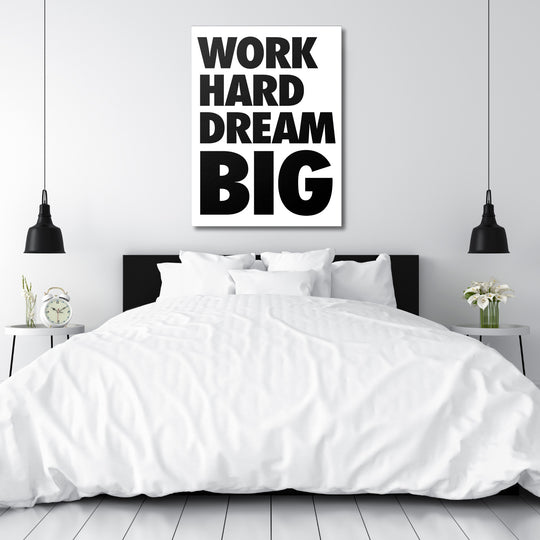 Motivační obraz na zeď do ložnice, černobílý citát Work Hard Dream Big v minimalistickém designu