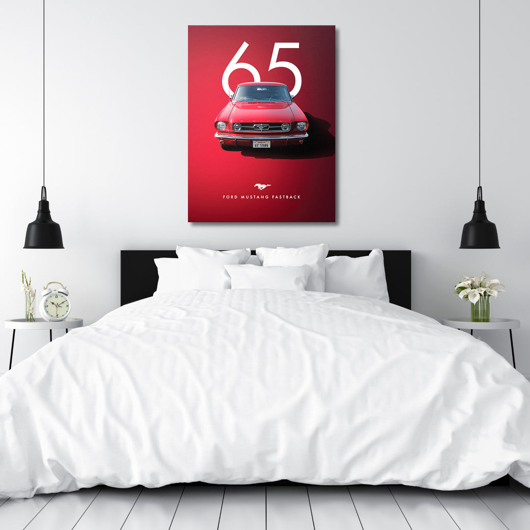 Motivační obraz na plátně s červeným Fordem Mustang 65 nad postelí v moderní ložnici