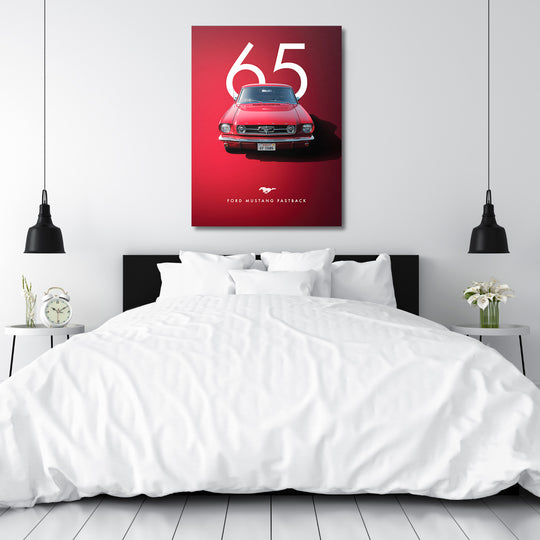 Motivační obraz na plátně s červeným Fordem Mustang 65 nad postelí v moderní ložnici