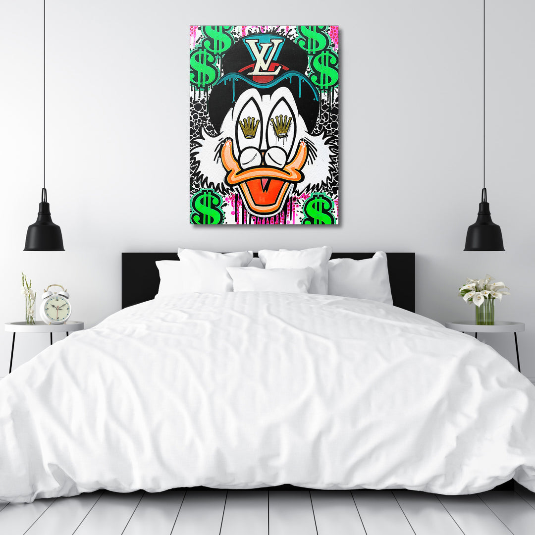 Pop art obraz na zeď do ložnice s kachní hlavou v LV čepici a zelenými dolarovými symboly
