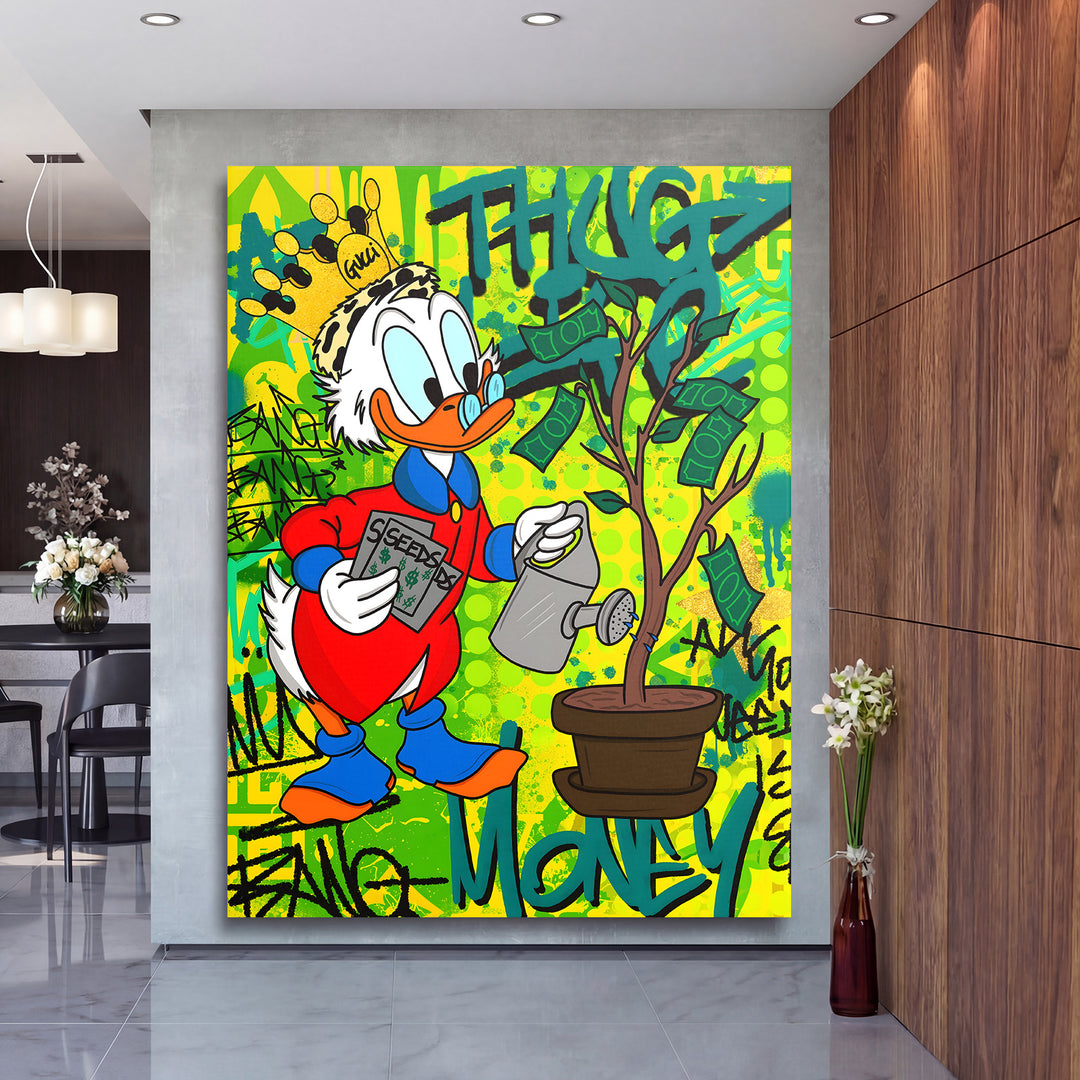 Pop art obraz Kačera Skrblíka zalévajícího strom peněz, motivační obraz do moderního interiéru