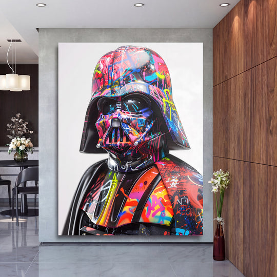 Pop art obraz na plátně s futuristickou helmou ve street art graffiti stylu v moderním interiéru