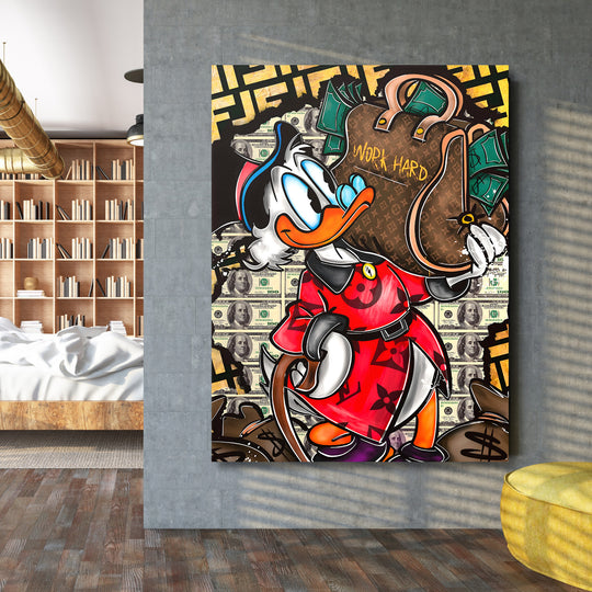 Motivační pop art obraz na plátně s kačerem, luxusní taškou Work Hard a dolarovým motivem v pozadí