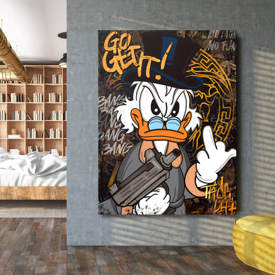 Pop art obraz kačera s pistolí, dolarové bankovky ve street art pozadí, motivační obraz do moderního bytu