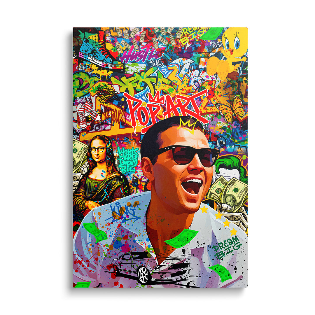 Motivační pop art obraz na plátně s křičícím mužem v brýlích, dolarovými bankovkami a barevným graffiti front-view