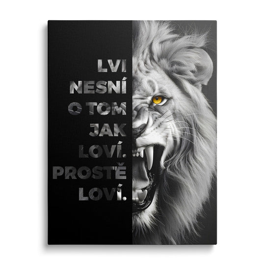 Polovina tváře lva s českým citátem 'Lvi nesní o tom jak loví. Prostě loví.' Motivační obraz česky