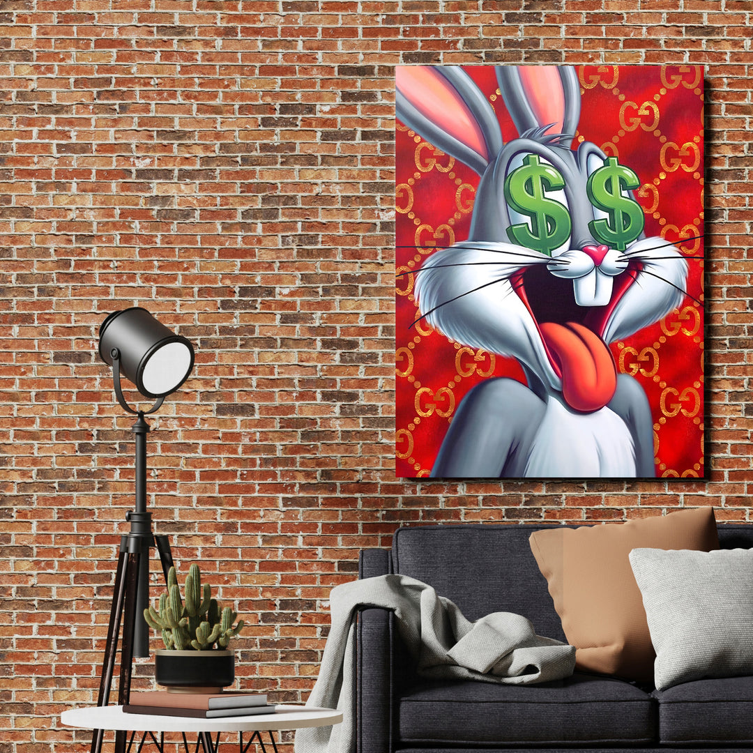 Pop art obraz na zeď v obýváku s králíkem a dolarovými znaky na cihlové stěně