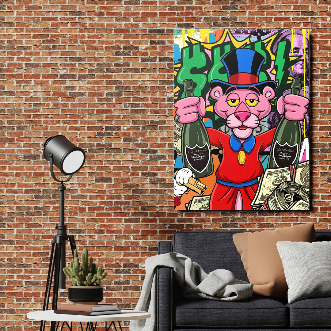 Pop art obraz na zeď s růžovým panterem, graffiti dolarů a lahvemi šampaňského v obývacím pokoji