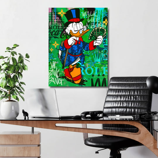 Motivační pop art obraz na zeď do kanceláře s kačerem držícím dolarové bankovky na zeleném graffiti pozadí