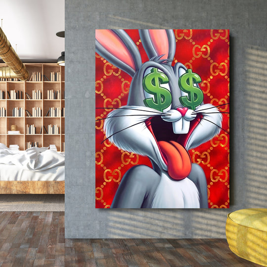 Pop art obraz na plátně s Bugs Bunny, dolarovýma očima a Gucci vzorem v moderním interiéru