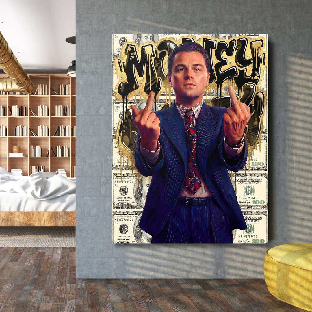 Motivační obraz na plátně s pop art postavou v obleku a graffiti motivem peněz v moderním obývacím pokoji