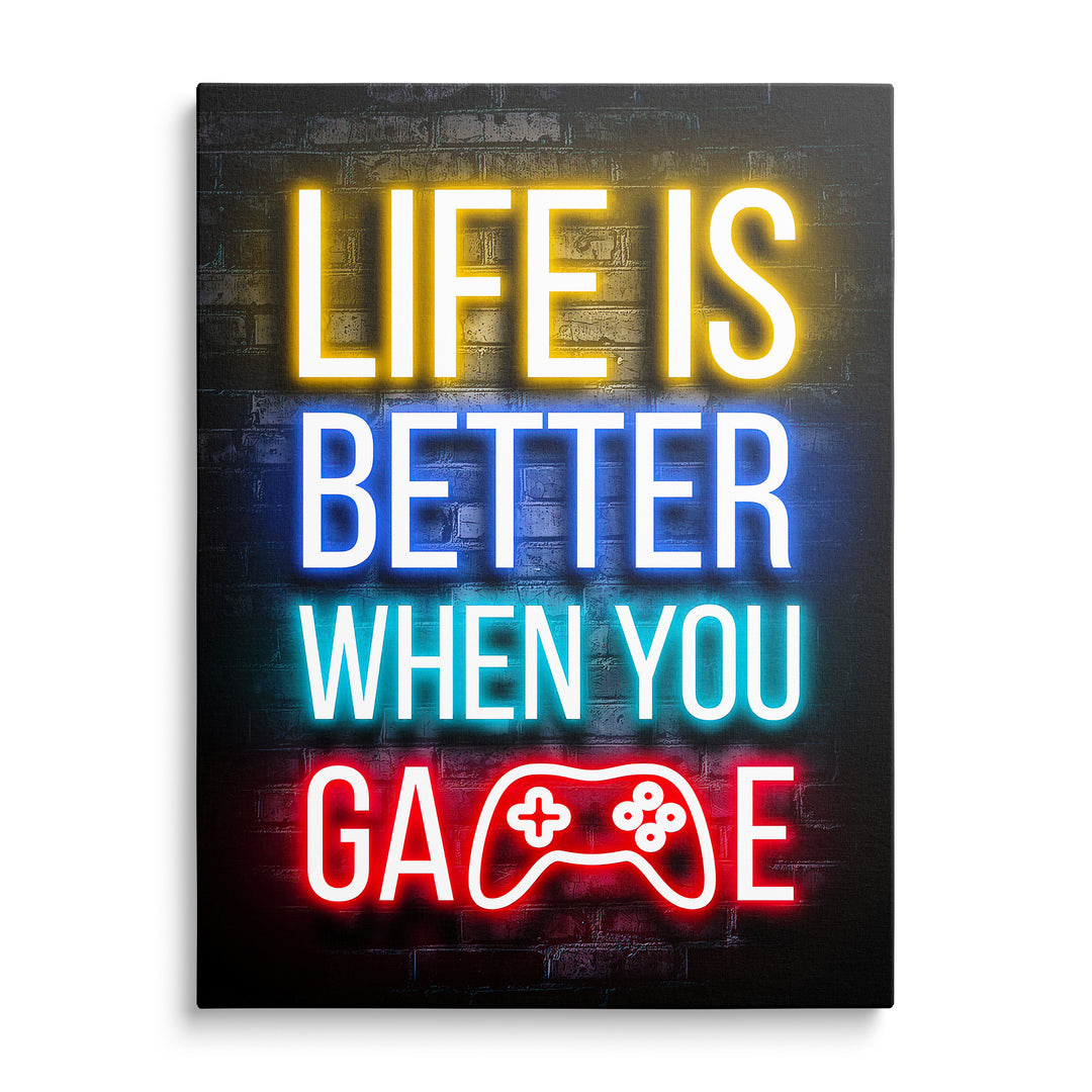 Barevný neonový nápis Life Is Better When You Game na tmavé cihlové zdi