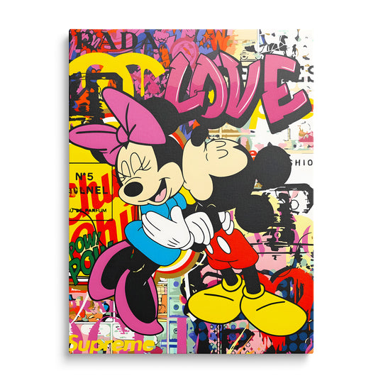 Mickey a Minnie v objetí na graffiti pozadí s růžovým nápisem Love