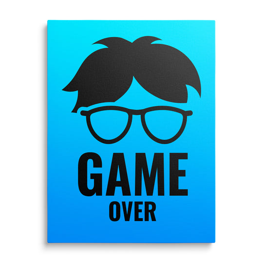 Černá silueta vlasů a brýlí s nápisem Game Over na modrém pozadí