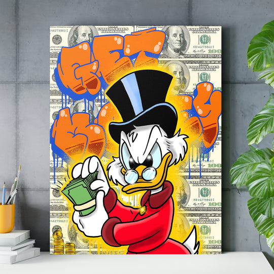 Motivační obraz Kačer Skrblík · Cash Stack – kancelářský/stolní mockup.